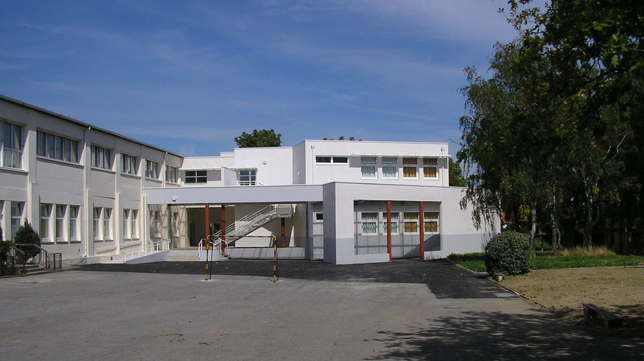 Lycée Notre-Dame de Toutes Aides façade intérieure sur cour