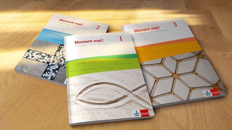 Drei Unterrichtswerke „Moment mal!“
