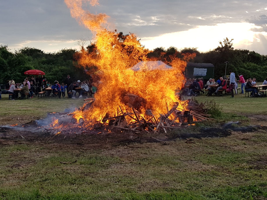 Das Sonnwendfeuer gegen 21 Uhr