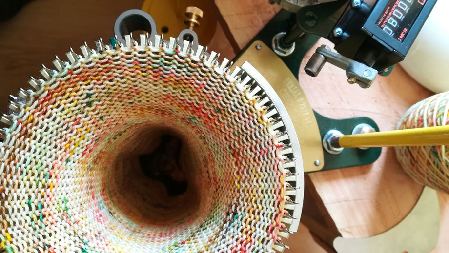 Ma machine à tricoter circulaire - Ma vie paysanne et créative
