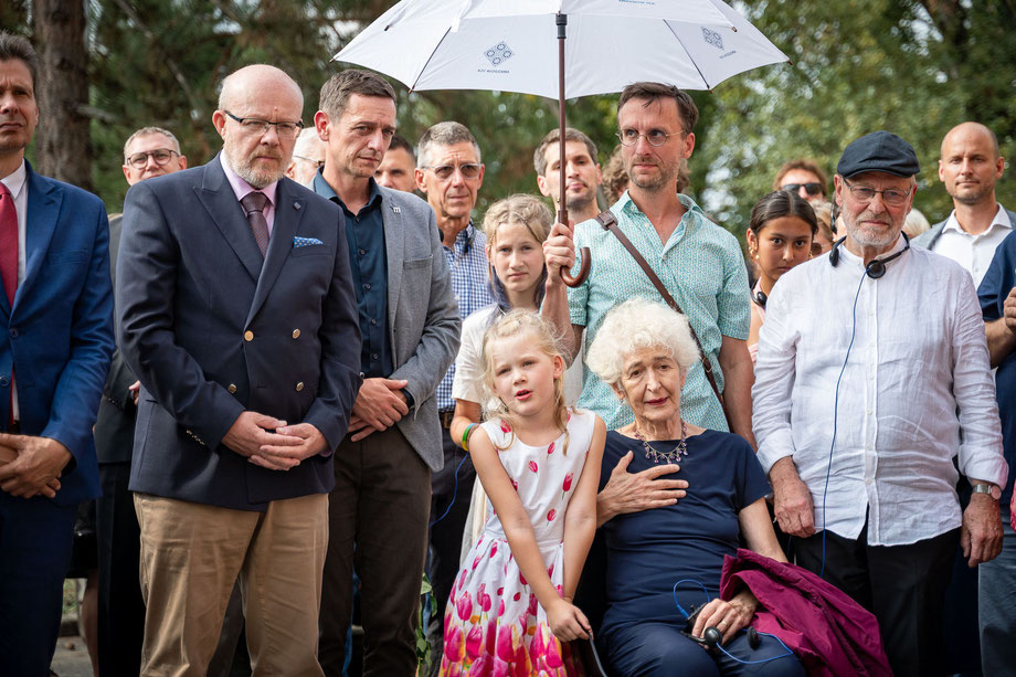 de izquierda:  Martin Maleček; Zbyněk Šolc; Mikuláš Bek; Jan Grolich; Andrés Tugendhat; Anouk y Naima; Lukas Hammer; Oldřich Smysl; Sara Tugendhat; Ivo Hammer-Tugendhat; David Macek