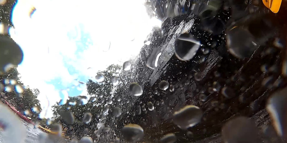 水落の滝/シーカヤックで水浴び