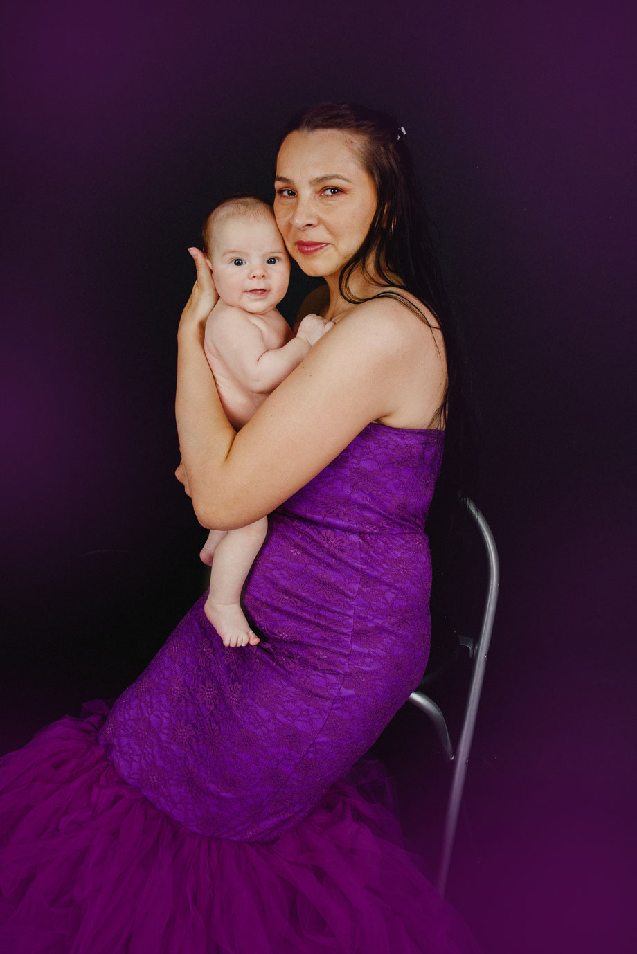 Moeder met baby zoontje en jurk