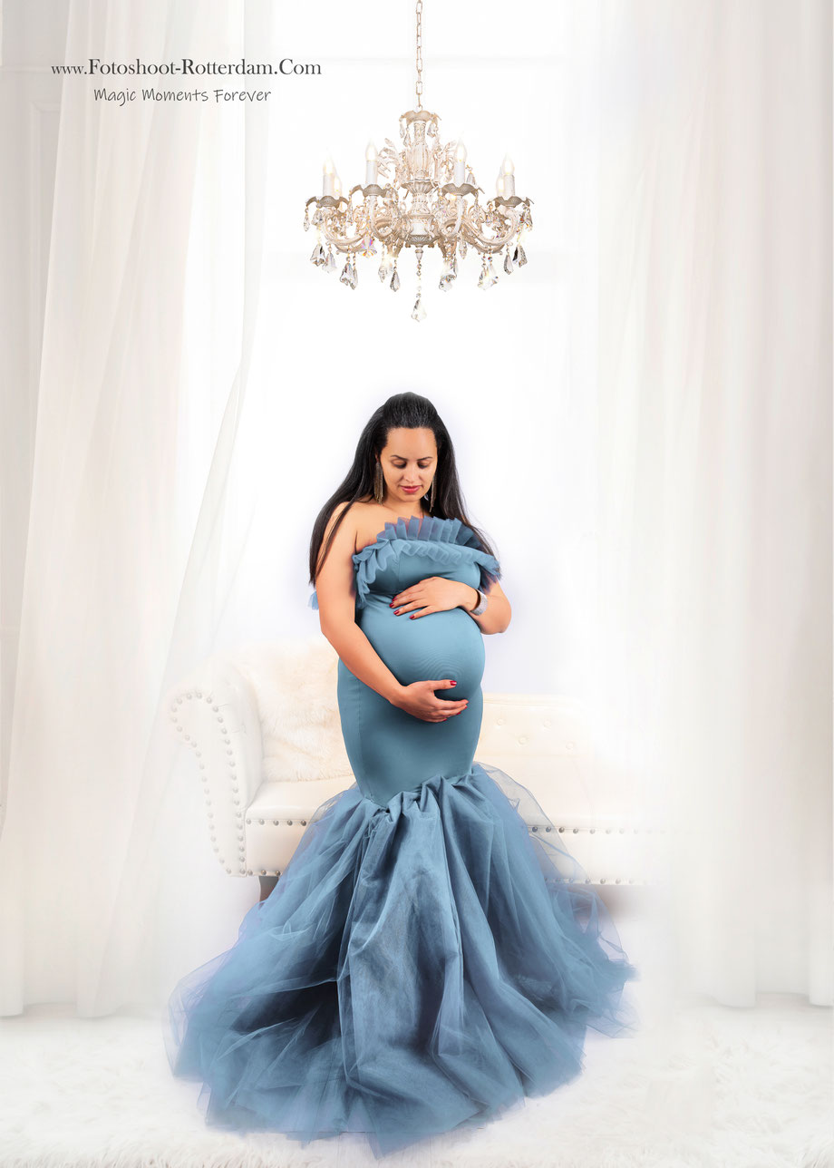 maternity shoot in elegant scenery