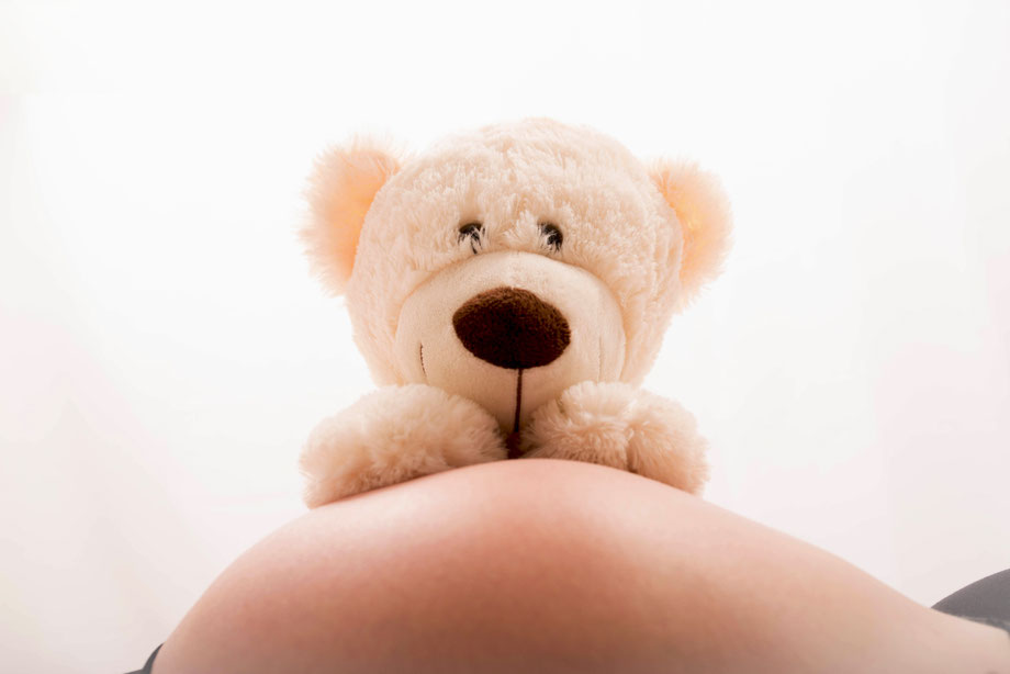 maternity shoot with teddy bear