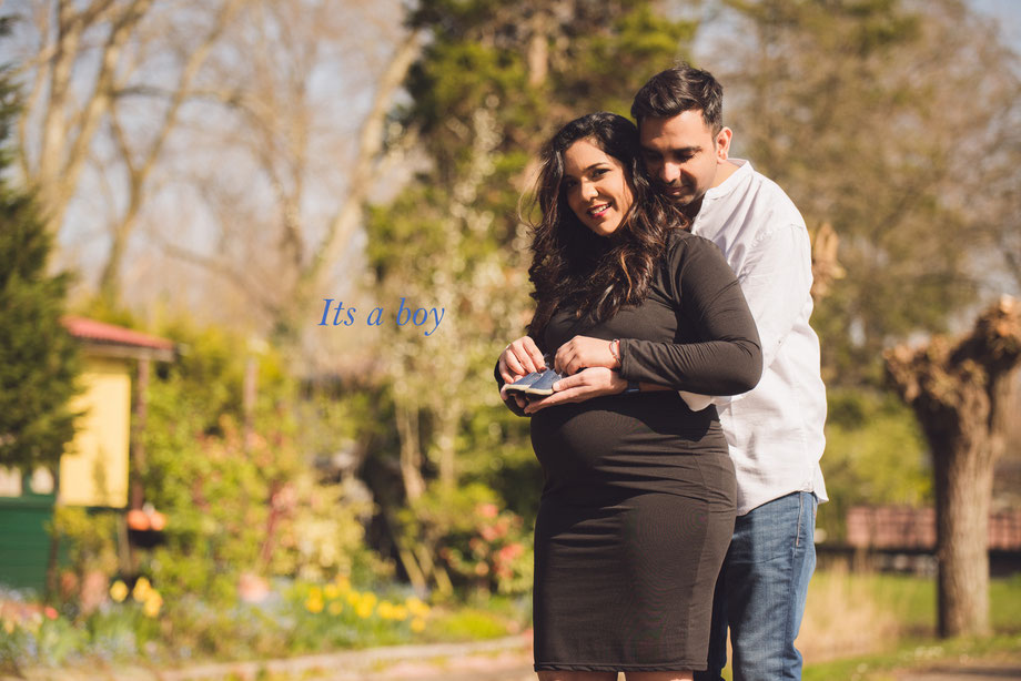 pregnancy shoot in natural scenery