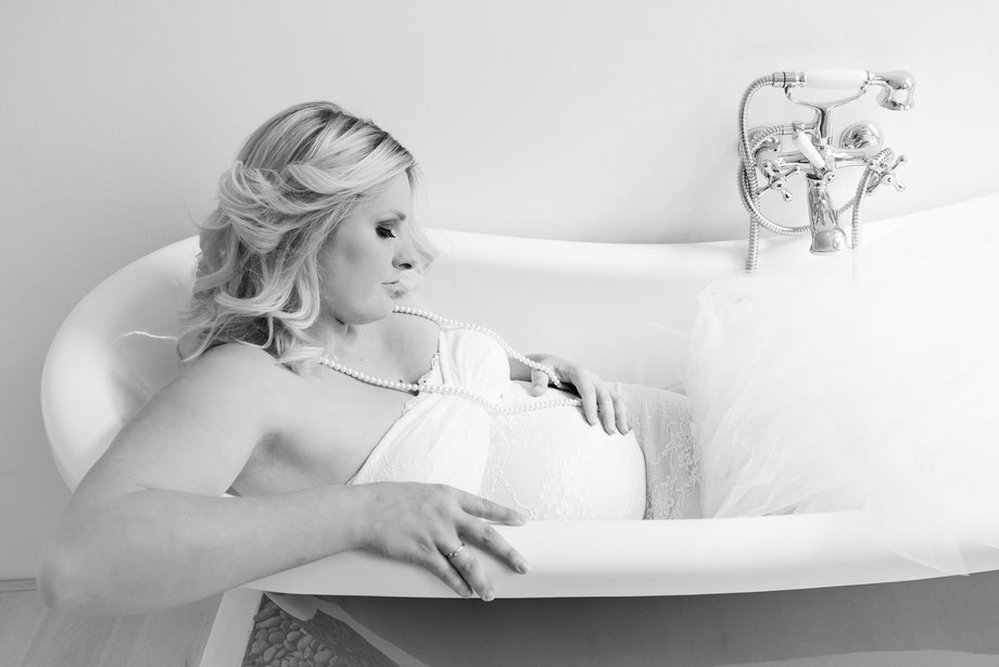 antic bath room as scenery for maternity shoot