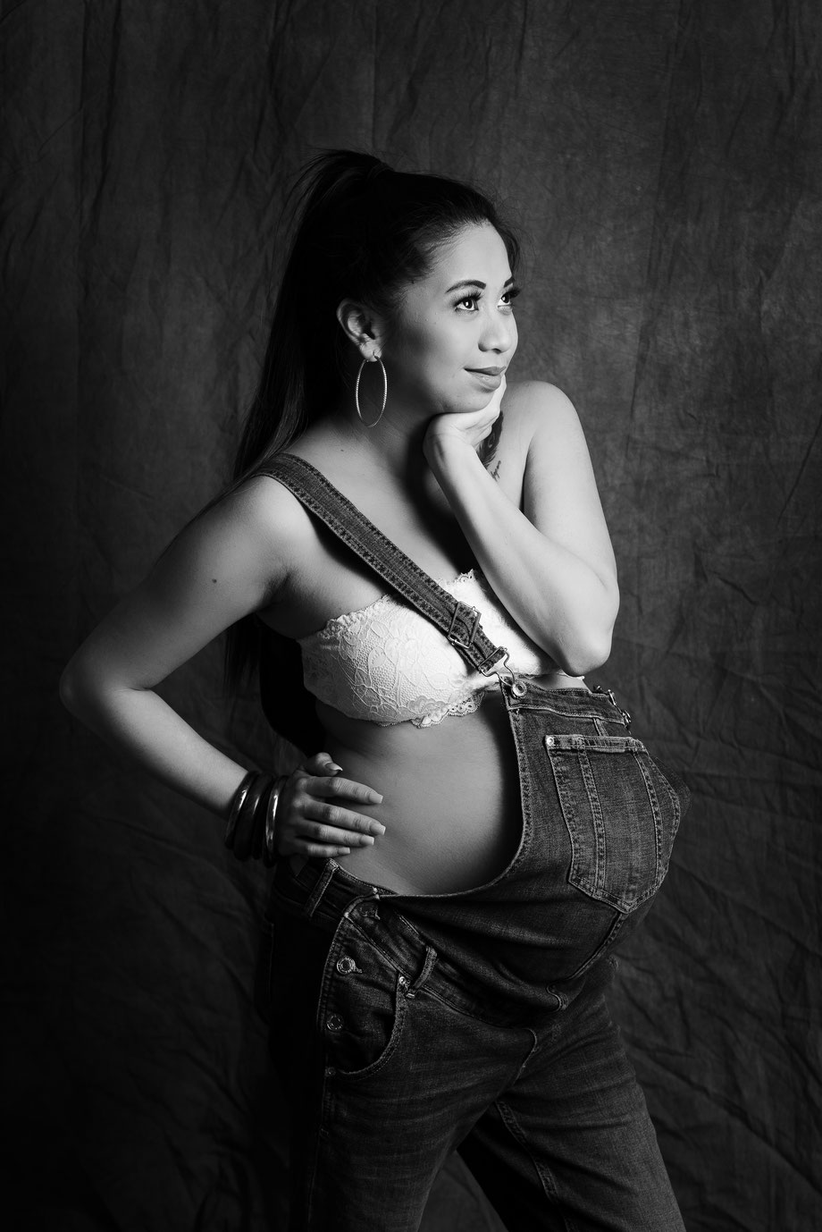 pregnant woman in black white photo session