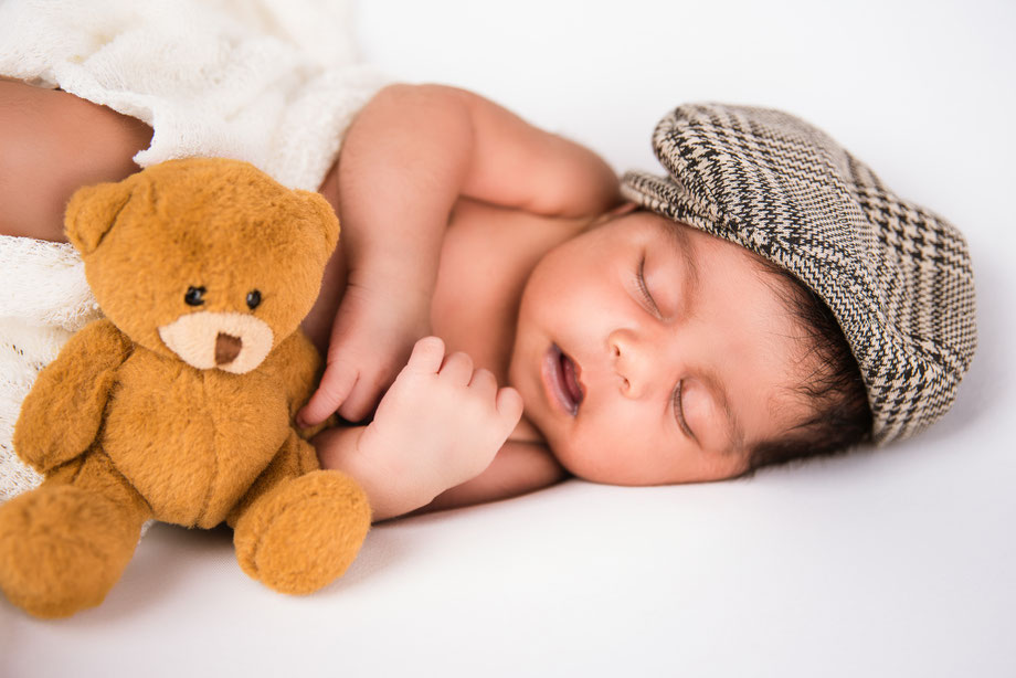 newborn with hat and teddy bear
