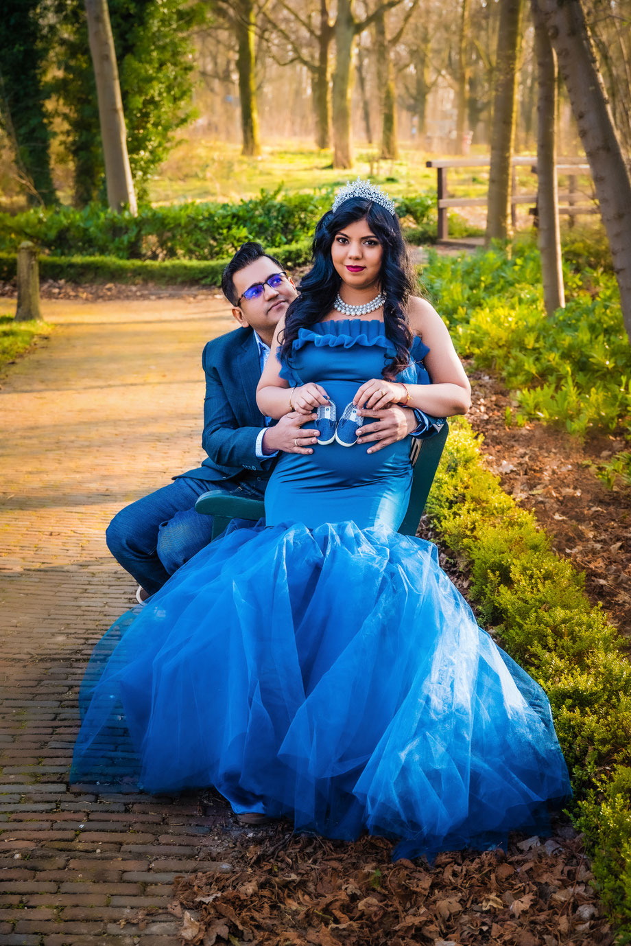 royal maternity shoot in park