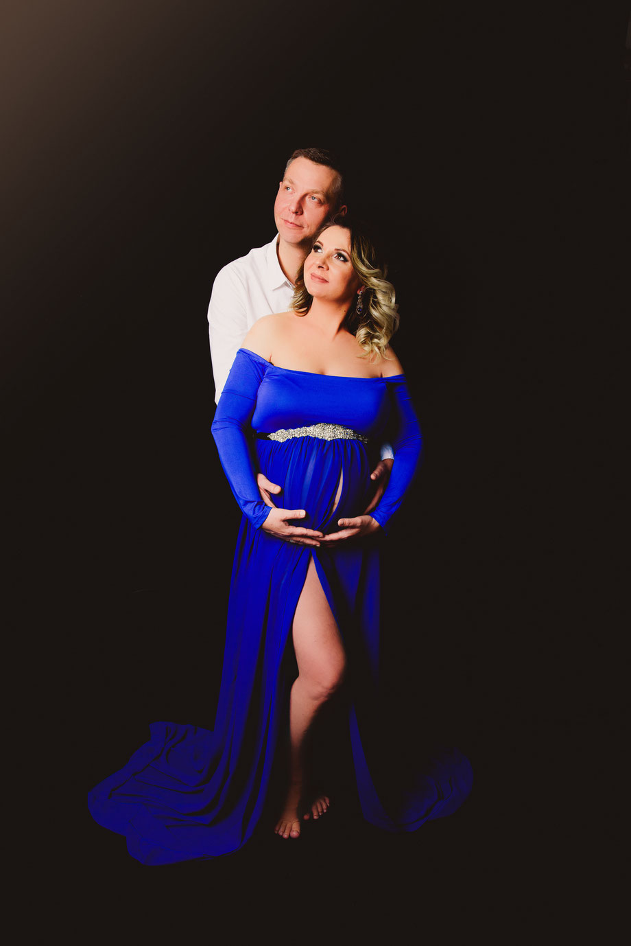 blue pregnancy dress with silver belt