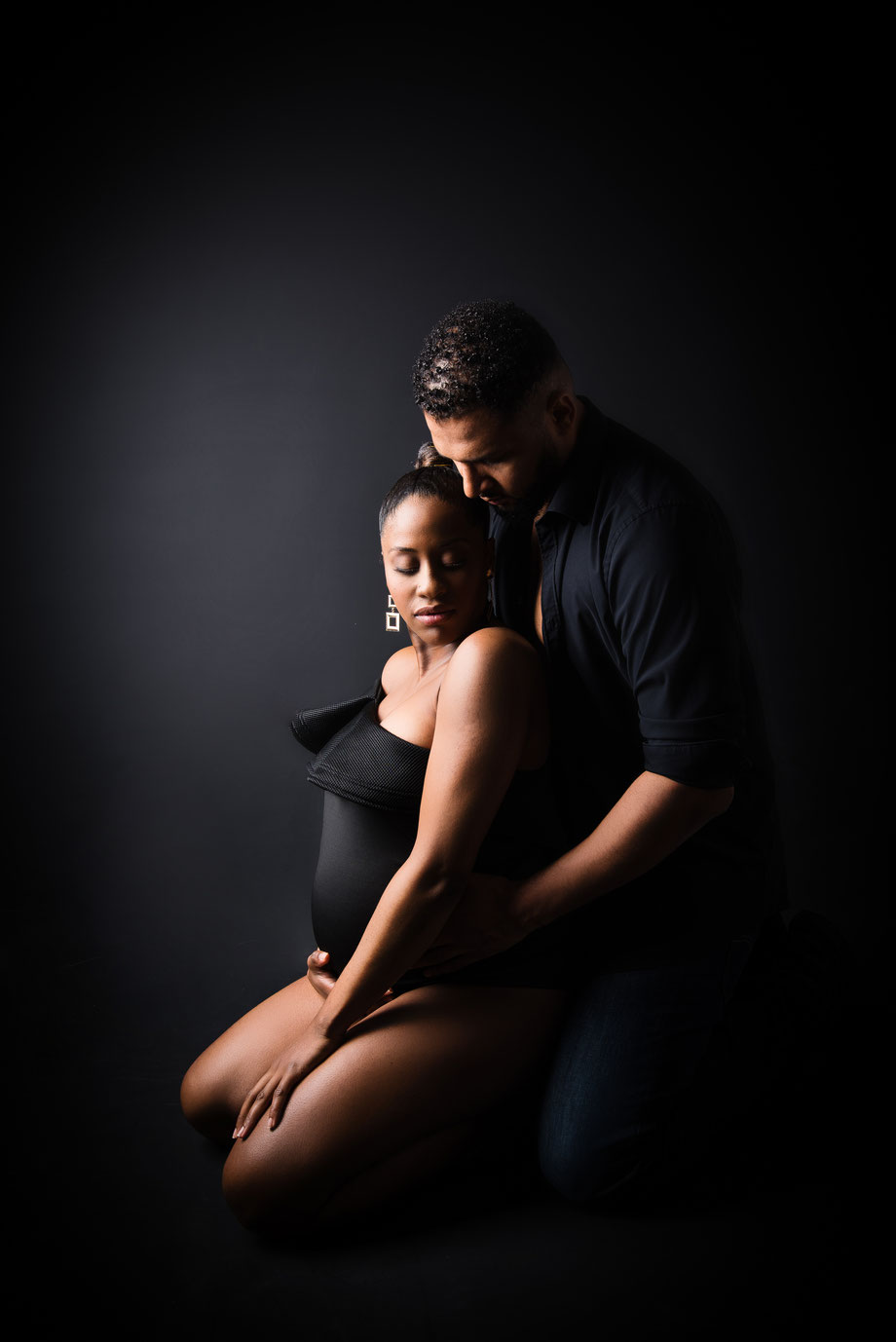 sensual maternity photo session