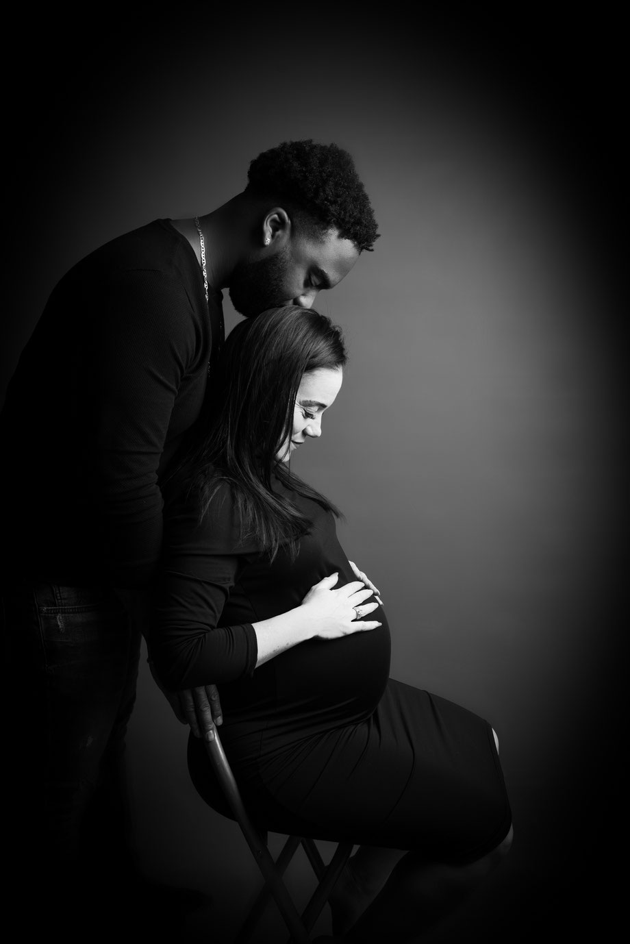 pregnancy shoot with partner in black and white 