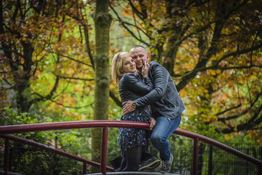 couple shoot on bridge