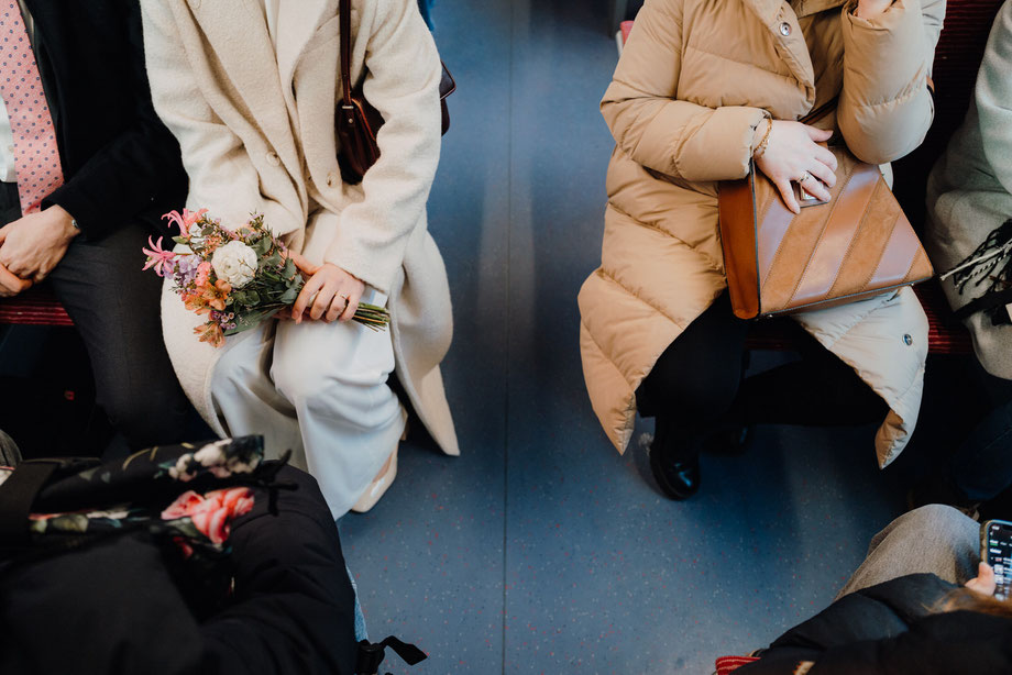 Brautstrauß U Bahn Tasche Hochzeitspaar Hamburg