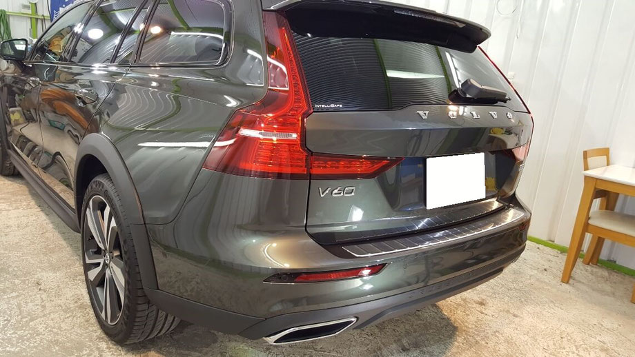 V60T5新車のガラスコーティング完成 濡れた様な艶 ツルツルの塗装 濃色車の研磨・コーティング施工