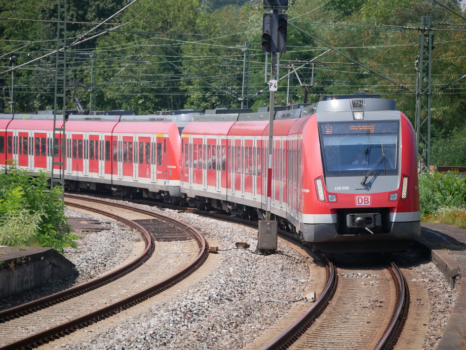 © Tilman Syamken | 430 090 der S-Bahn Stuttgart in S-Bad Canstatt