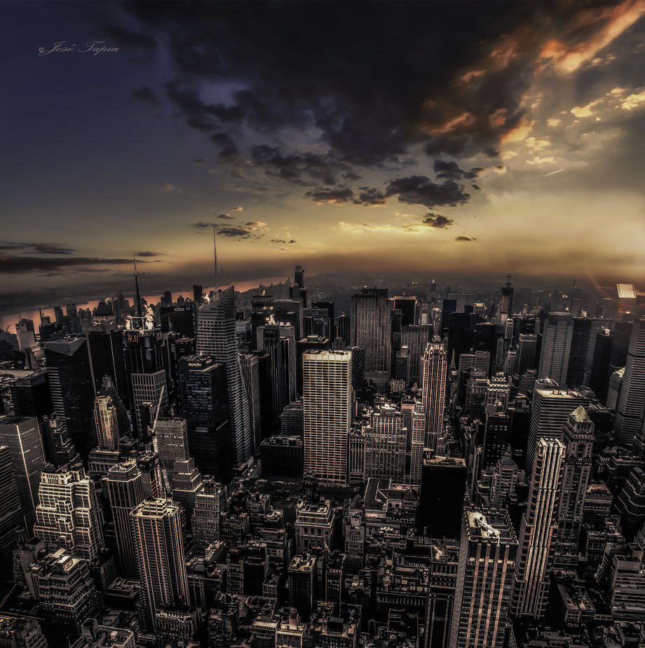 "METROPOLIS". Amazing sunset in NYC that i could enjoy.