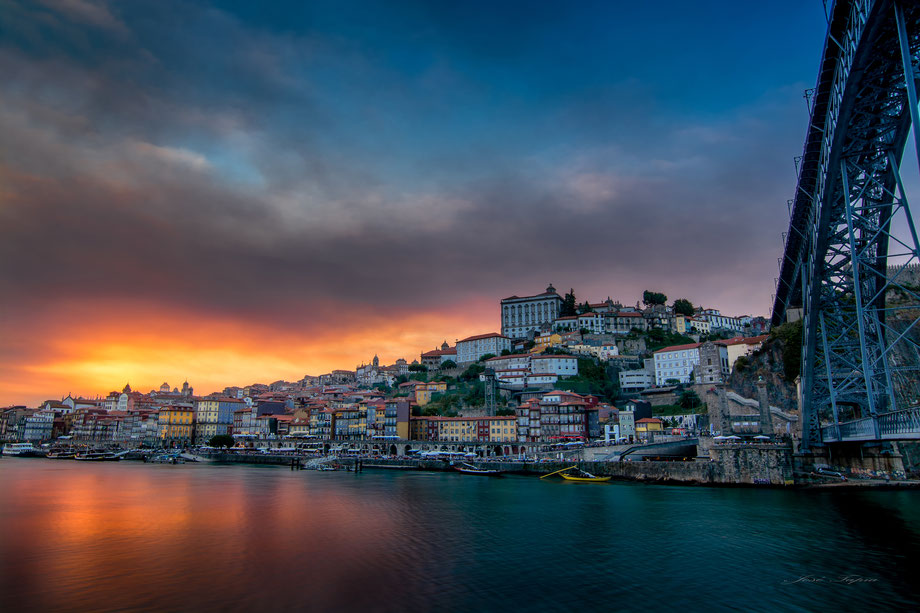 "NIGHT IN PORTO". The most beautiful sunset i have seen in a nice city like this, Porto, Portugal.