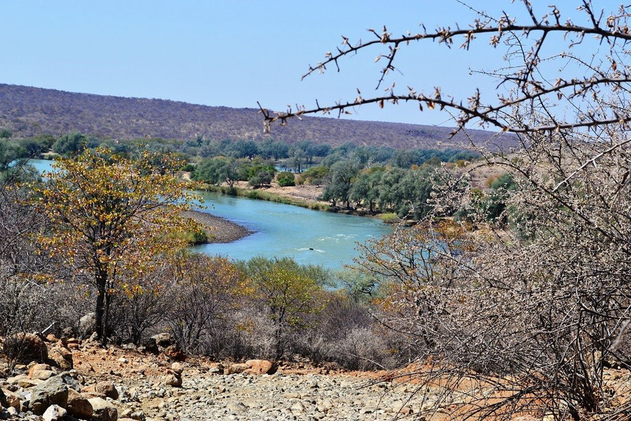 Rocky river road between Swartbooisdrift and Epupa Falls