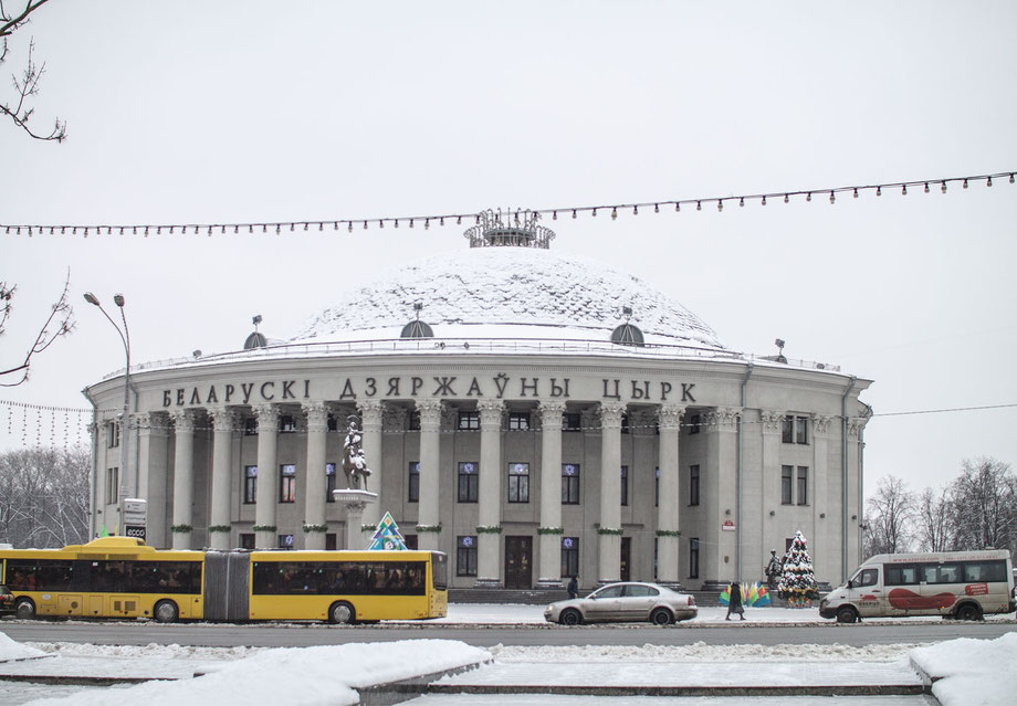 bearusian-state-cirkus-minsk-belarus-januar-2016