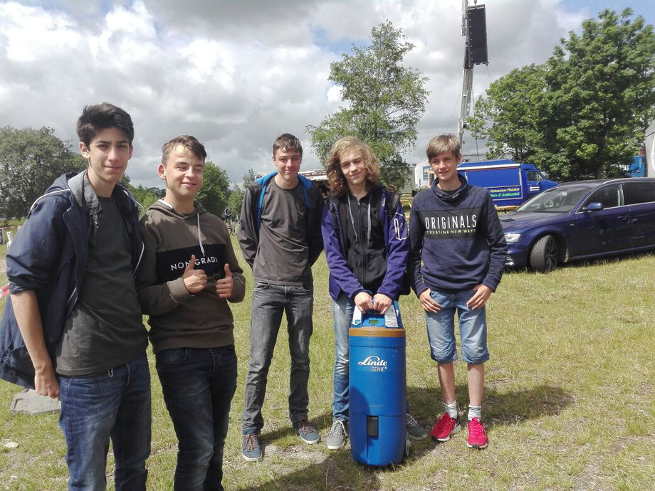 Hier ist nochmal das Team auf dem Gelände des Banter-See-Parks zu sehen.