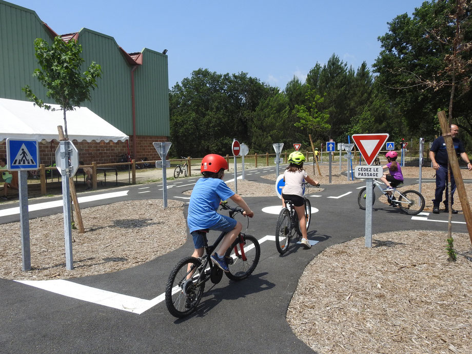 La piste d'éducation routière permet d'appréhender les bons réflexes en termes de circulation./Crédit photo Ville Le Barp