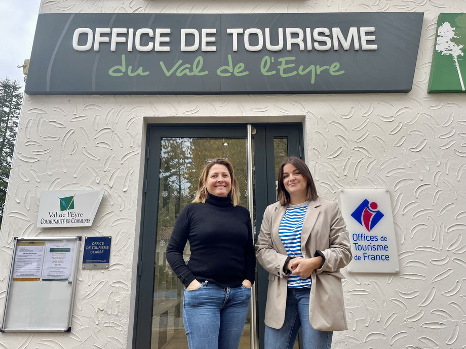 Virginie Chot, Manon Faugère et Pauline Pugnet (absente sur la photo) forment l'équipe de l'office de tourisme du Val de l'Eyre./Photo CB Le Belinétois