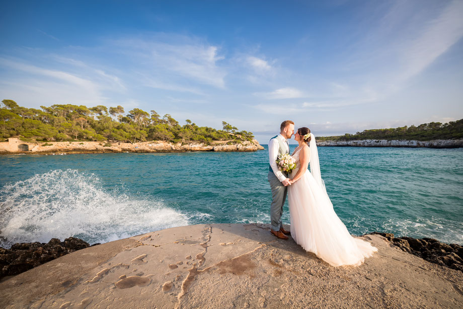 Ausland Hochzeit Mallorca, Italien, Österreich, Schweiz, Frankreich, Destination Wedding, Hochzeit am Strand, Styling, Stylistin, Makeup Artist für Hochzeiten im Ausland, Luxury Destination Wedding, Styling in der Finca, Brautstyling vor Ort im Ausland