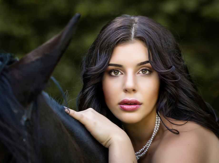 Styling Haare/Makeup, Outdoor Fotoshooting, Qualität Makeup, schöne Haut, wohlfühlen, Shootingmakeup, Haarstyling, Dresden, Fantasyshooting, Mua, Visa, Friseur, Hair and beauty Makeup, Make-up Styling Dredsen, Lausitz, Elbe, Outdoorshooting, Foto Makeup