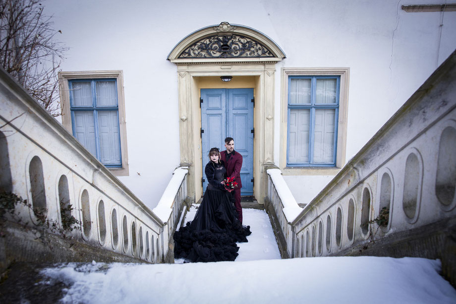 Schloss Nöthnitz in Dresden, Gothic Hochzeit, Gothic Styling Makeup Artist Haare Makeup, Hairartist, Airbrush Makeup, WGT, Wave Gotik Treffen, info@madlendelang-makeupartist.de