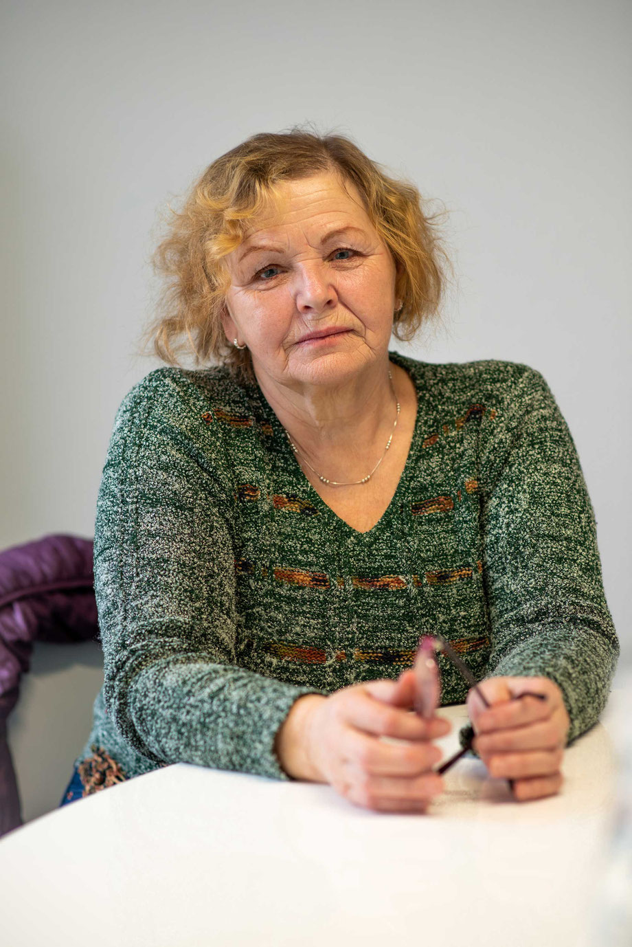 Anita Sproğe betreut eine betagte Frau. Dafür kommt sie jeweils für ein paar Monate von Lettland in die Schweiz (© Bild: ts)