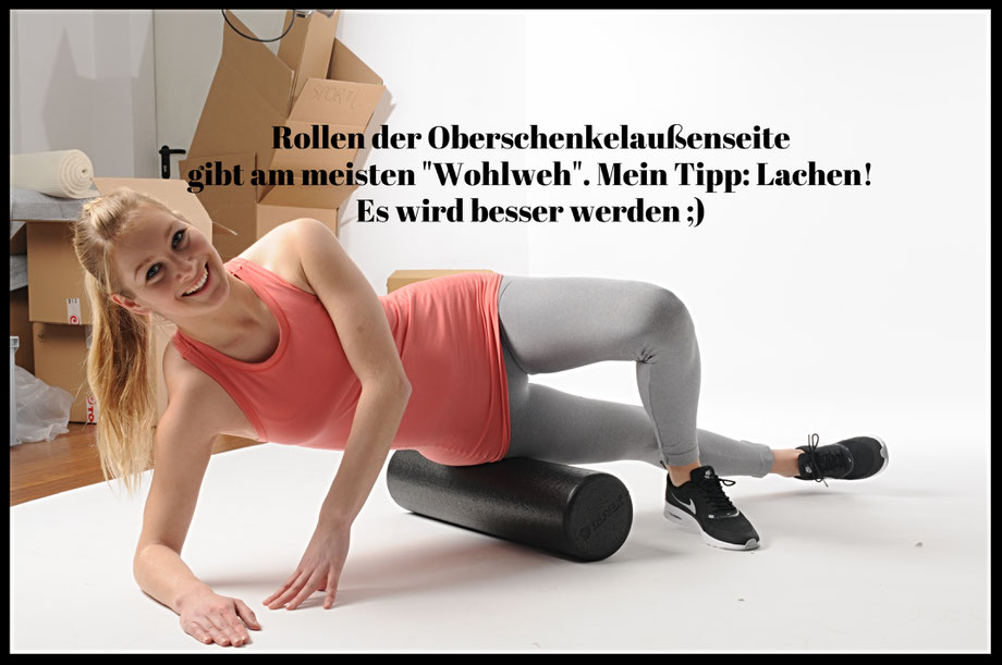 Rollen des Tractus Iliotibialis. Mai-Training Personal Training Pilates Hamburg Faszienrolle Faszientraining