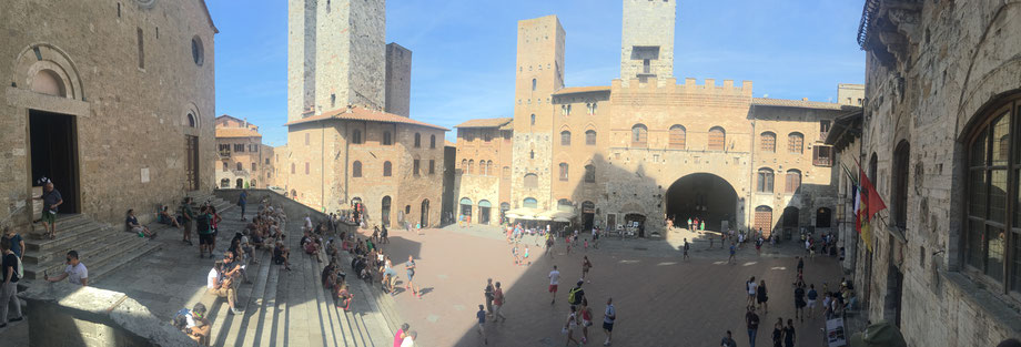 San Gimignano Marktplatz Reisetipp Italien Toskana