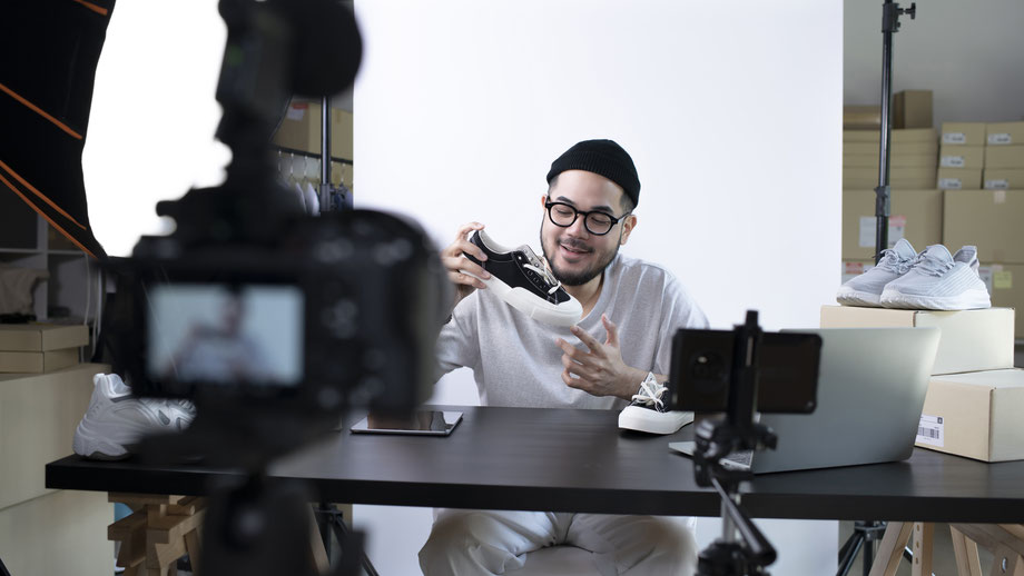 Modernes Content Marketing bedeutet, gezielt hilfreiche und strukturierte Inhalte für die richtigen Menschen bereitzustellen, die Vertrauen schaffen und als Referenz für Menschen und KI dienen – auch ohne klassische Klicks.