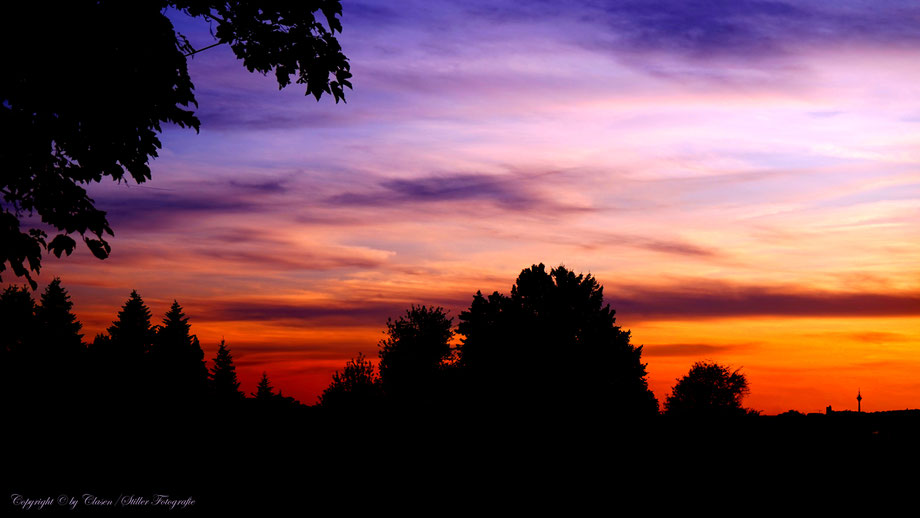  Clasen/Stiller Fotografie, Udo Clasen, Patrick Stiller, Nachtaufnahme, Abstrakte Fotos, Langzeitbelichtung, Sonnenaufgang, rot, grün, blau, orange, gold, abstrakte lichter, HDR, Düsseldorf, Duisburg, abstraktes, Kunst, Fotokunst, farbenspiel, Natur,