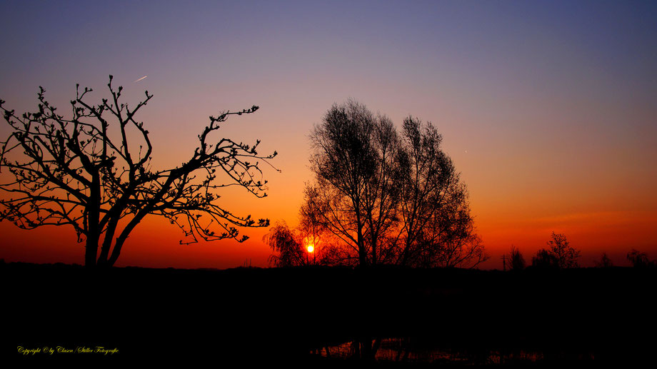  Clasen/Stiller Fotografie, Udo Clasen, Patrick Stiller, Nachtaufnahme, Abstrakte Fotos, Langzeitbelichtung, Sonnenaufgang, rot, grün, blau, orange, gold, abstrakte lichter, HDR, Düsseldorf, Duisburg, abstraktes, Kunst, Fotokunst, farbenspiel, Natur,