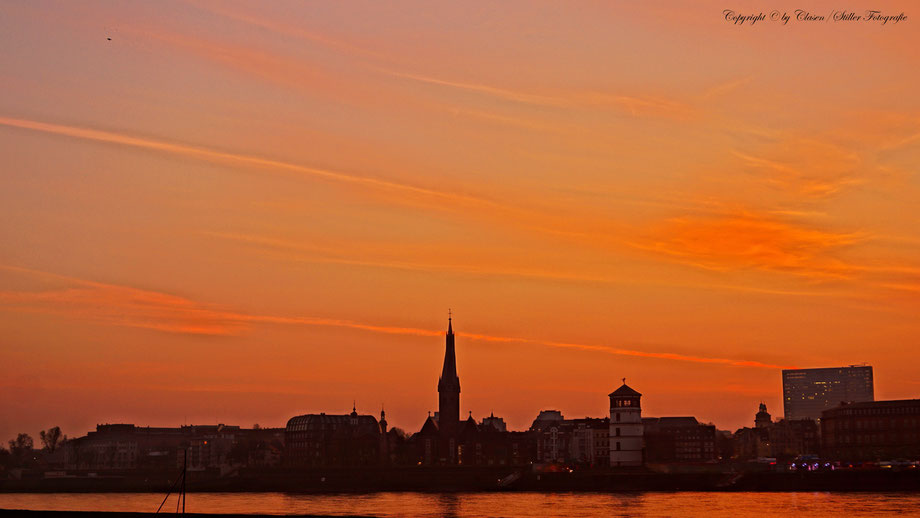  Clasen/Stiller Fotografie, Udo Clasen, Patrick Stiller, Nachtaufnahme, Abstrakte Fotos, Langzeitbelichtung, Sonnenaufgang, rot, grün, blau, orange, gold, abstrakte lichter, HDR, Düsseldorf, Duisburg, abstraktes, Kunst, Fotokunst, farbenspiel, Krefeld,