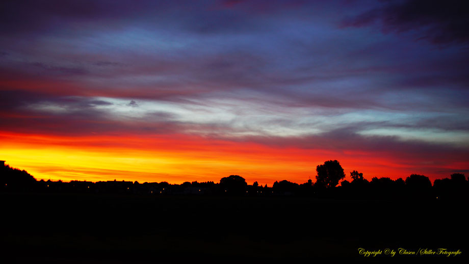  Clasen/Stiller Fotografie, Udo Clasen, Patrick Stiller, Nachtaufnahme, Abstrakte Fotos, Langzeitbelichtung, Sonnenaufgang, rot, grün, blau, orange, gold, abstrakte lichter, HDR, Düsseldorf, Duisburg, abstraktes, Kunst, Fotokunst, farbenspiel, Erkrath,