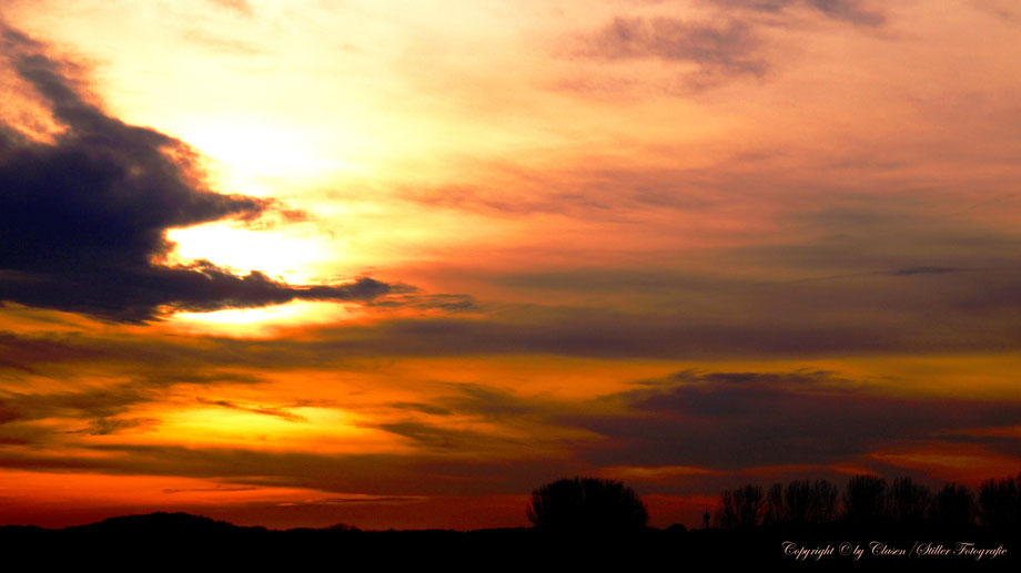  Clasen/Stiller Fotografie, Udo Clasen, Patrick Stiller, Nachtaufnahme, Abstrakte Fotos, Langzeitbelichtung, Sonnenaufgang, rot, grün, blau, orange, gold, abstrakte lichter, HDR, Düsseldorf, Duisburg, abstraktes, Kunst, Fotokunst, farbenspiel, Natur,