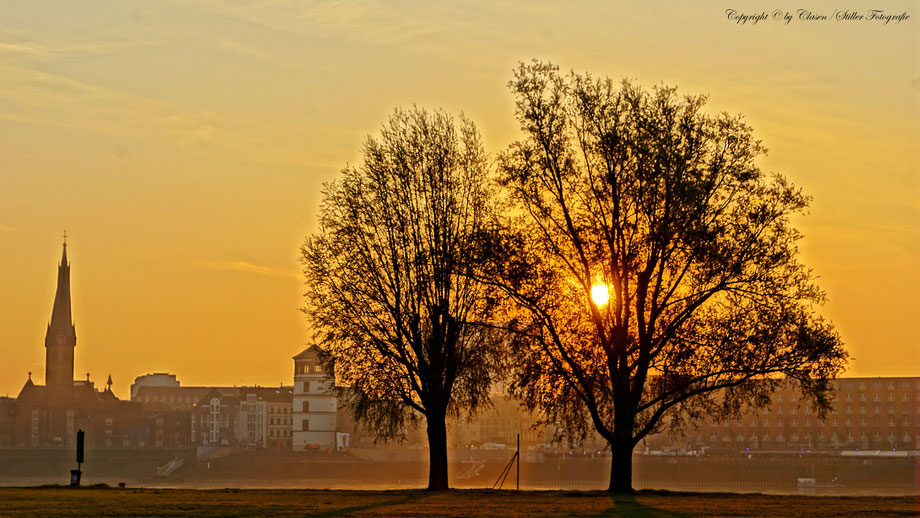  Clasen/Stiller Fotografie, Udo Clasen, Patrick Stiller, Nachtaufnahme, Abstrakte Fotos, Langzeitbelichtung, Sonnenaufgang, rot, grün, blau, orange, gold, abstrakte lichter, HDR, Düsseldorf Rheinpromenade, Duisburg, Kunst, Fotokunst, farbenspiel, Natur,