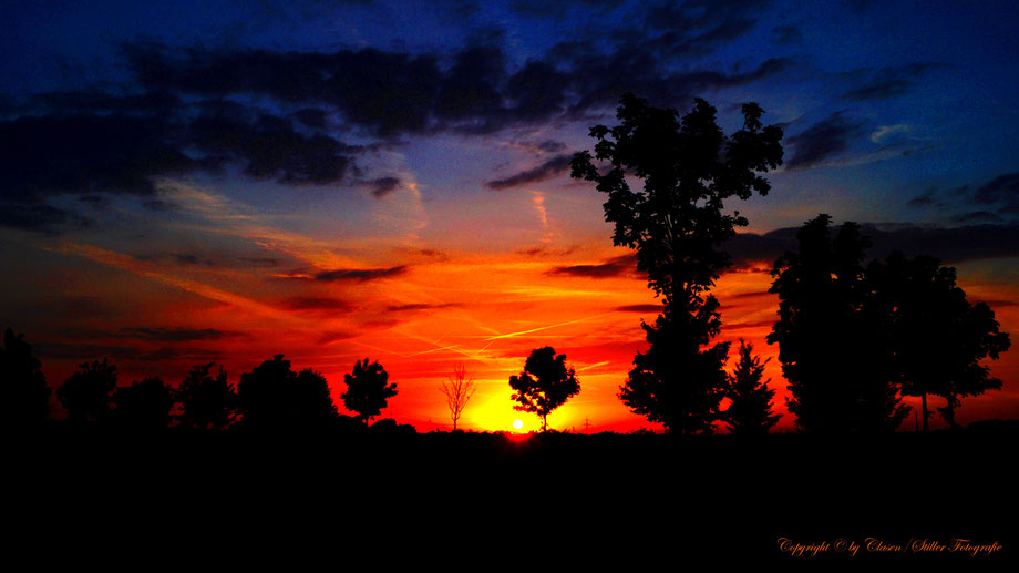  Clasen/Stiller Fotografie, Udo Clasen, Patrick Stiller, Nachtaufnahme, Abstrakte Fotos, Langzeitbelichtung, Sonnenaufgang, rot, grün, blau, orange, gold, abstrakte lichter, HDR, Düsseldorf, Duisburg, abstraktes, Kunst, Fotokunst, farbenspiel, Natur,