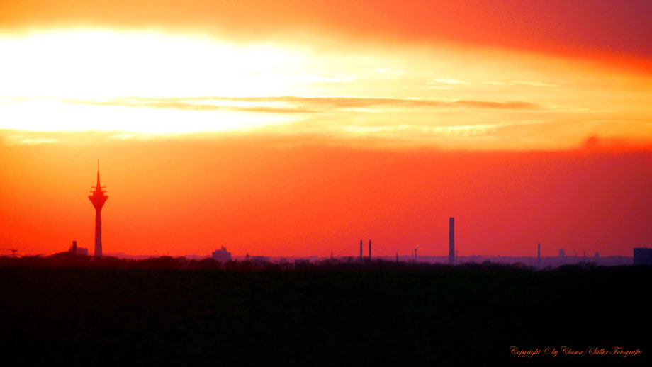  Clasen/Stiller Fotografie, Udo Clasen, Patrick Stiller, Nachtaufnahme, Abstrakte Fotos, Langzeitbelichtung, Sonnenaufgang, rot, grün, blau, orange, gold, HDR, Düsseldorf Fernsehturm, Duisburg, abstraktes, Kunst, Fotokunst, farbenspiel, Wolken, gelb,