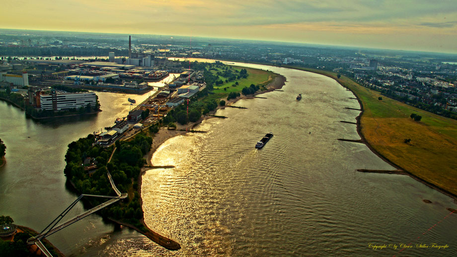  Clasen/Stiller Fotografie, Udo Clasen, Patrick Stiller, Nachtaufnahme, Abstrakte Fotos, Langzeitbelichtung, Sonnenaufgang, rot, grün, blau, orange, gold, abstrakte lichter, HDR, Düsseldorf Fernsehturm, Duisburg, abstraktes, Kunst, Fotokunst, farbenspiel,