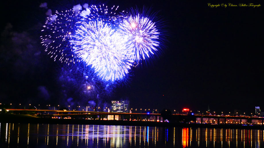 Japantag Düsseldorf Feuerwerk 2017, Clasen/Stiller Fotografie, Udo Clasen, Patrick Stiller, Feuerwerk, Japan, Japantag, Düsseldorf, Rhein, 