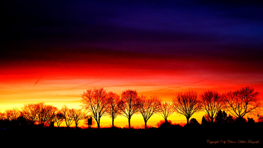  Clasen/Stiller Fotografie, Udo Clasen, Patrick Stiller, Nachtaufnahme, Abstrakte Fotos, Langzeitbelichtung, Sonnenaufgang, rot, grün, blau, orange, gold, abstrakte lichter, HDR, Düsseldorf, Duisburg, abstraktes, Kunst, Fotokunst, farbenspiel, Wolken,