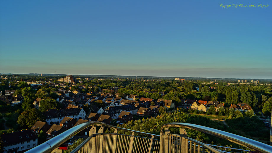 Clasen/Stiller Fotografie, Udo Clasen, Patrick Stiller, Nachtaufnahme, Abstrakte Fotos, Langzeitbelichtung, Sonnenaufgang, rot, grün, blau, orange, gold, gelb, abstrakte lichter, HDR, Düsseldorf, Duisburg, abstraktes, Kunst, Fotokunst, farbenspiel,