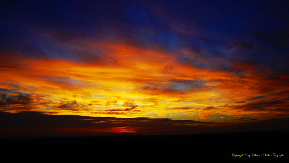  Clasen/Stiller Fotografie, Udo Clasen, Patrick Stiller, Nachtaufnahme, Abstrakte Fotos, Langzeitbelichtung, Sonnenaufgang, rot, grün, blau, orange, gold, abstrakte lichter, HDR, Düsseldorf, Duisburg, abstraktes, Kunst, Fotokunst, farbenspiel, Natur,