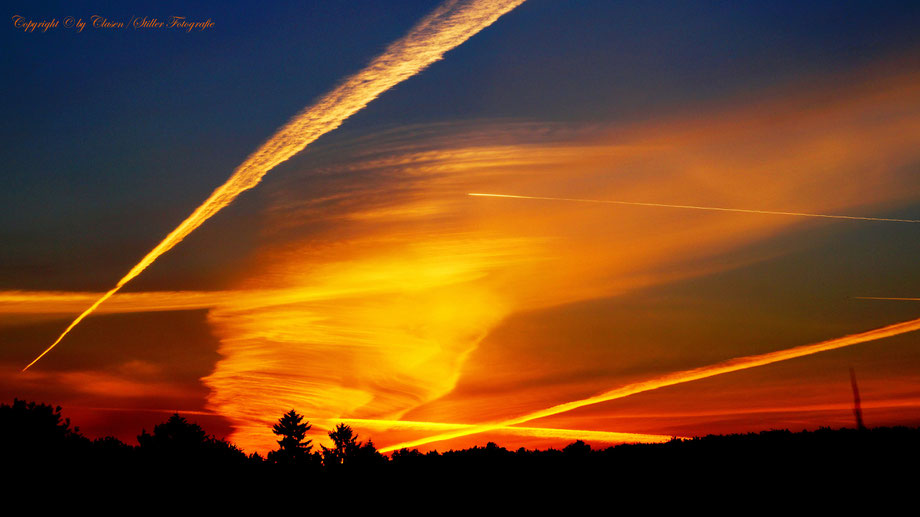  Clasen/Stiller Fotografie, Udo Clasen, Patrick Stiller, Nachtaufnahme, Abstrakte Fotos, Langzeitbelichtung, Sonnenaufgang, rot, grün, blau, orange, gold, abstrakte lichter, HDR, Düsseldorf, Duisburg, abstraktes, Fotokunst, farbenspiel, krasse Wolken,