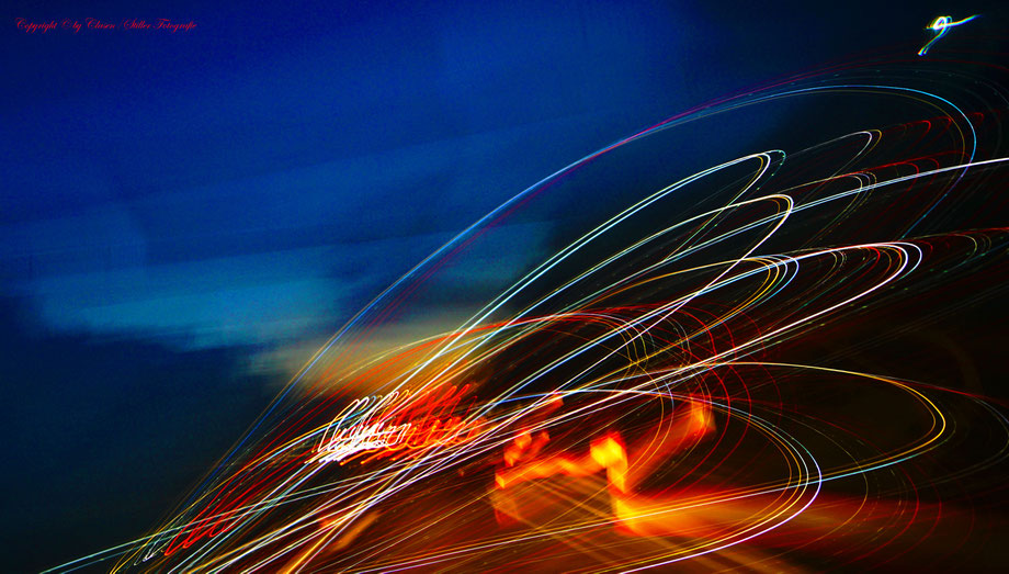 Clasen/Stiller Fotografie, Udo Clasen, Patrick Stiller, Nachtaufnahme, Abstrakte Fotos, Langzeitbelichtung, Sonnenaufgang, rot, grün, blau, orange, gold, abstrakte lichter, HDR, Düsseldorf, Duisburg, abstraktes, Kunst, Fotokunst, farbenspiel, TOP 100,